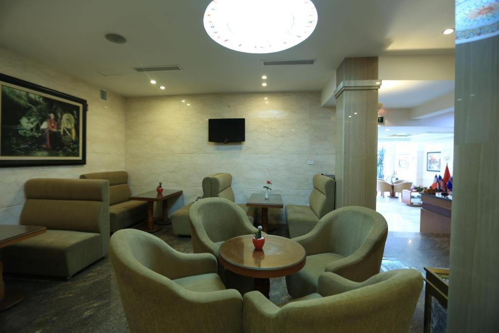 Moon View Hotel - 65 Cua Bac - By Bay Luxury 河内 外观 照片