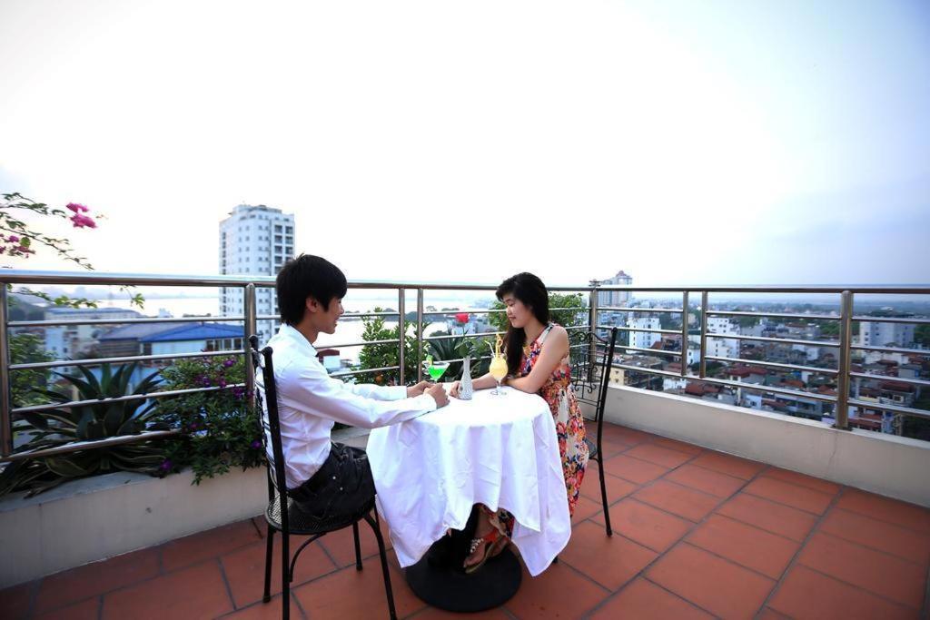 Moon View Hotel - 65 Cua Bac - By Bay Luxury 河内 外观 照片