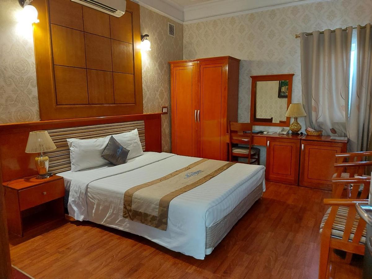 Moon View Hotel - 65 Cua Bac - By Bay Luxury 河内 外观 照片
